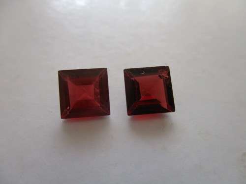 2 PIECES of 6.00 X 6.00 MM Princess CUT GARNETS  2.10 CT.