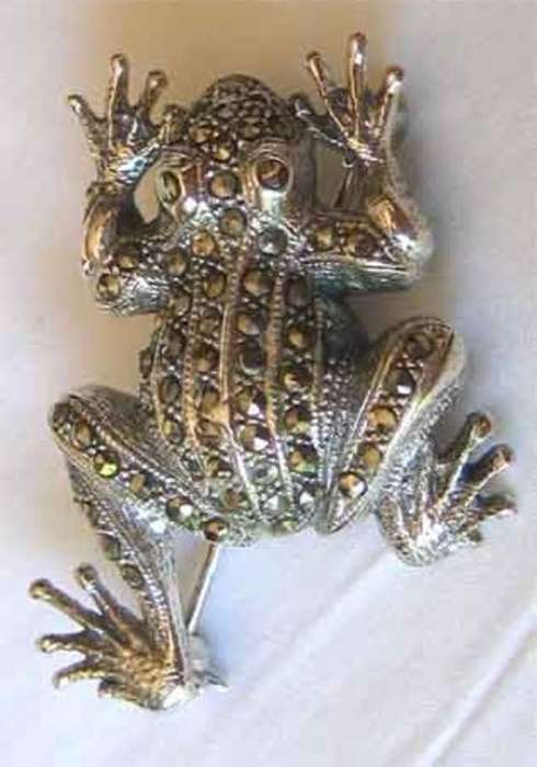 Lovely- 925 Sterling Silver and Marcasite `` Frog `` Brooch