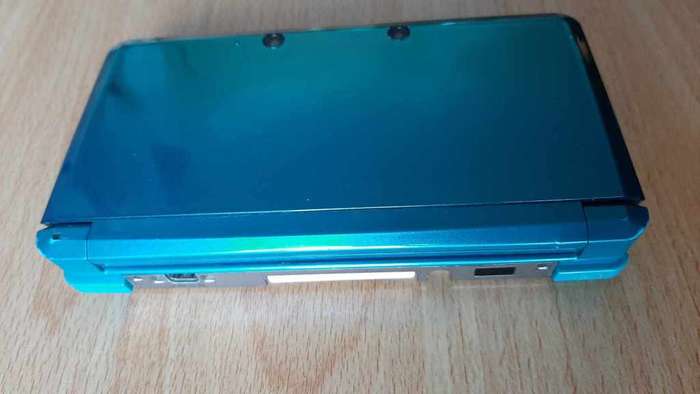 Nintendo 3ds console with original charger