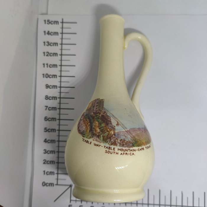 A beautiful Crown Devon Fielding's souvenir vase