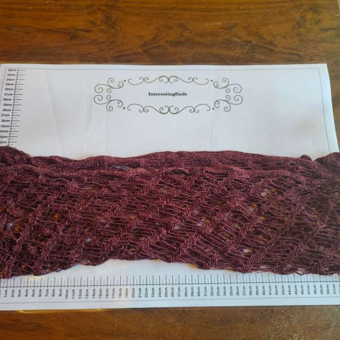 A gorgeous scarf - maroon
