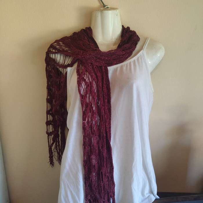 A gorgeous scarf - maroon