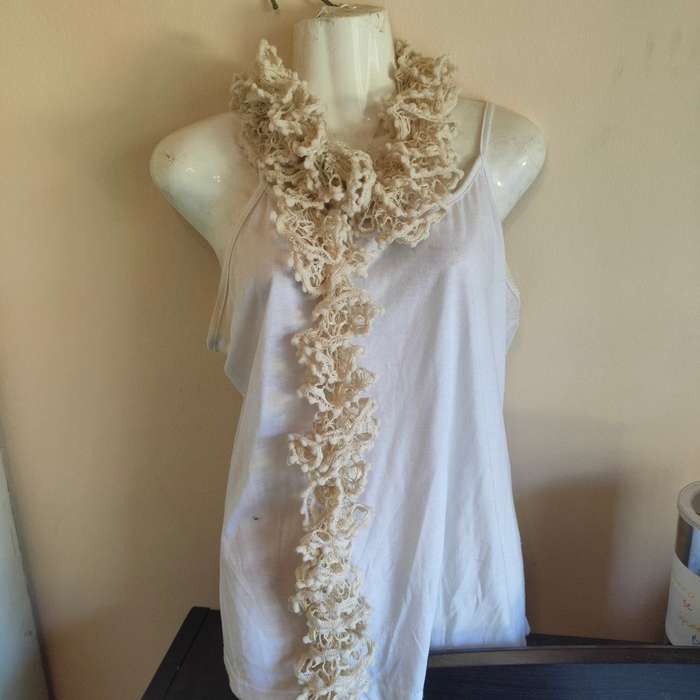 A gorgeous ruffle pompom scarf - cream