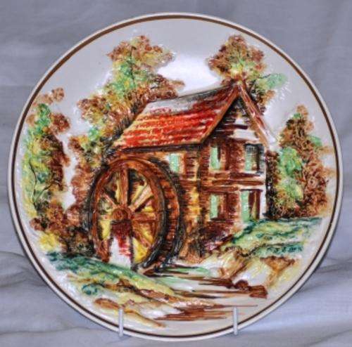 Decorative plate with decoration in relief
