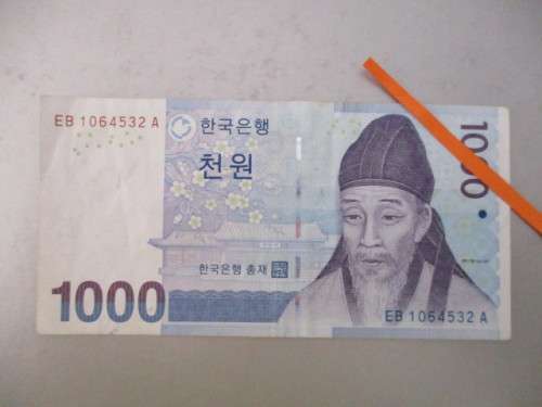 KOREA BANK NOTE SLIGHT BIT CREASED 1000 WON EB 1064532 A