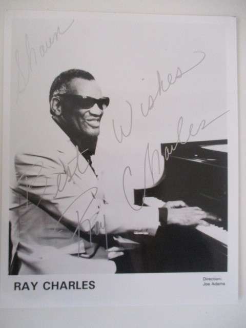 AUTOGRAPH / SIGNED A4 PHOTO  -  RAY CHARLES