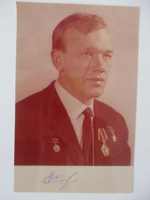 AUTOGRAPHED SIGNED - RUSSIAN COSMONAUT  / ASTRONAUT- ALEKSEI YELISEYEV