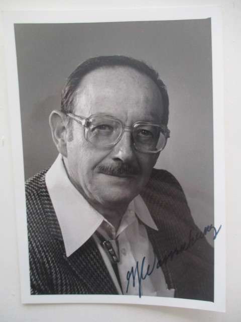 AUTOGRAPHED/SIGNED - PROFESSOR OF GEOLOGY G.J. WASSERBURG INVOLVED WITH THE APOLLO  PROJECTS!!!!