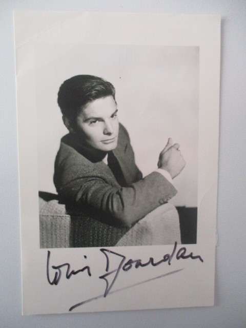 AUTOGRAPHED / SIGNED - LOUIS JOURDAN  -   STARRED  IN JAMES BOND APP. POSTCARD SIZE