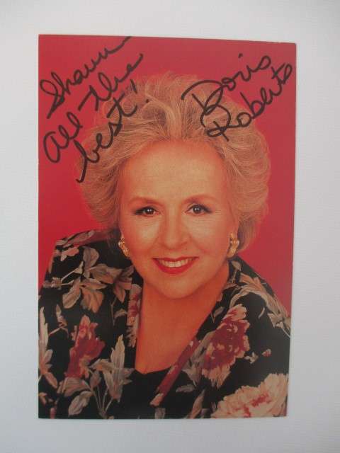 AUTOGRAPHED / SIGNED - DORIS ROBERTS - EVERY ONE LOVES RAYMOND