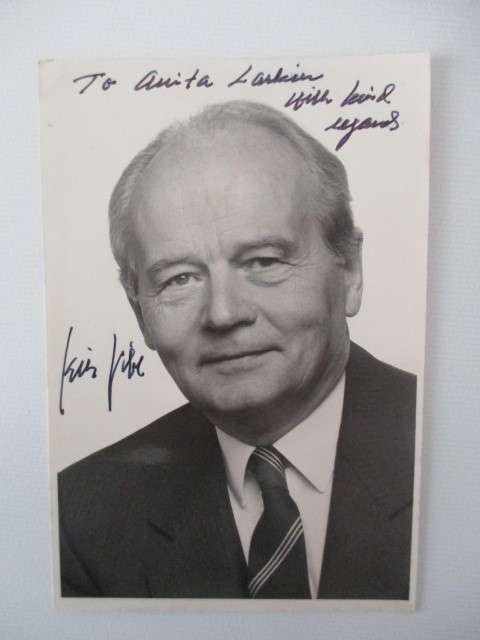 AUTOGRAPHED / SIGNED - FORMER PRESIDENT OF AUSTRIA