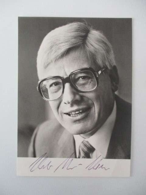 AUTOGRAPHED / SIGNED - DR. CHRISTIAN SCHWARZ-SCHILLING AND LETTER