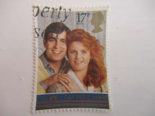 GREAT BRITAIN LOT OF 4 ROYAL WEDDING STAMPS TWO  MINT