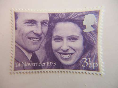 GREAT BRITAIN LOT OF 4 ROYAL WEDDING STAMPS TWO  MINT