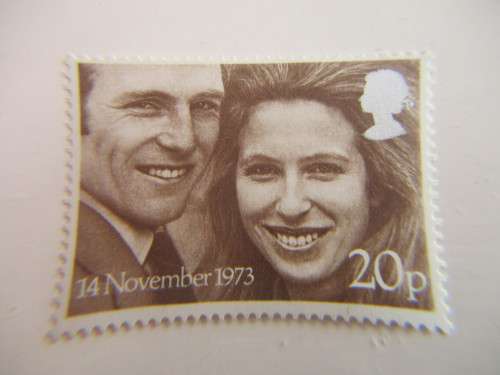 GREAT BRITAIN LOT OF 4 ROYAL WEDDING STAMPS TWO  MINT