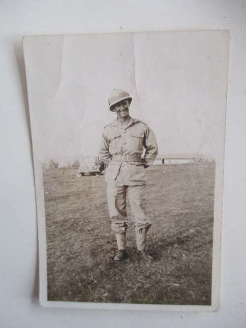 VINTAGE PHOTO SOLDIER FROM SECOND WORLD WAR