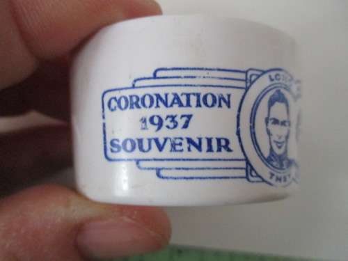 VINTAGE PLASTIC / NAPKIN / SERVIETTE RING - CORONATION OF GEORGE VI AND ELIZABETH  - 1937