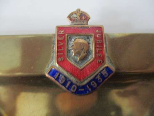 VINTAGE TO ANTIQUE TRIANGLE ASHTRAY TO COMMEMORATE  KING GEORGE THE V AND QUEEN MARY SILVER JUBILEE