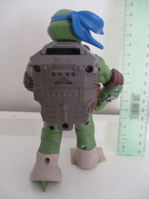 NINJA TURTLES FIGURE
