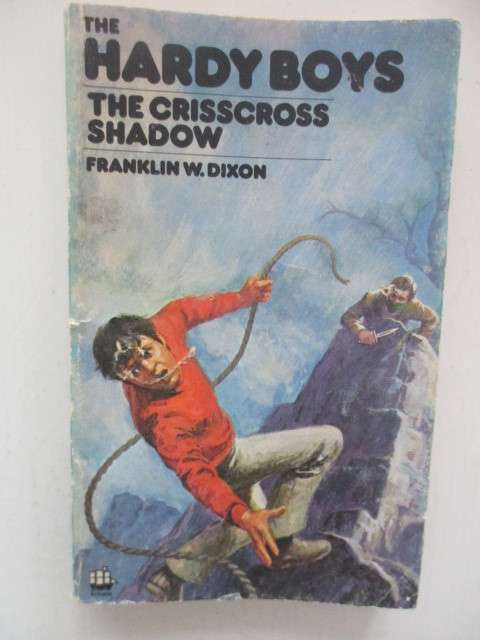 PAPER BACK BOOK -THE HARDY BOYS - THE CRISSCROSS SHADOW - 1972