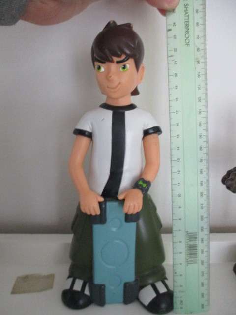LOVELY BEN 10  - FIGURE  BARBIE DOLL  SIZE  CARTOON NETWORK