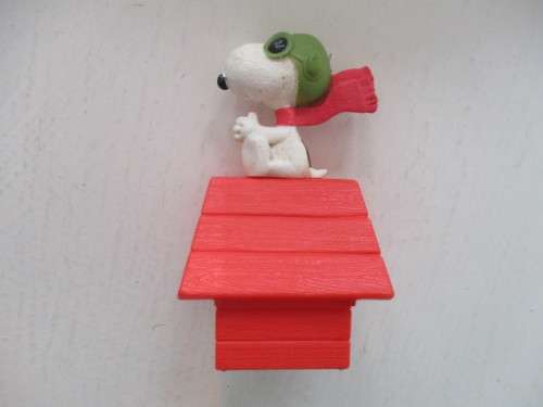 SNOOPY DOG ON KENNEL TOY