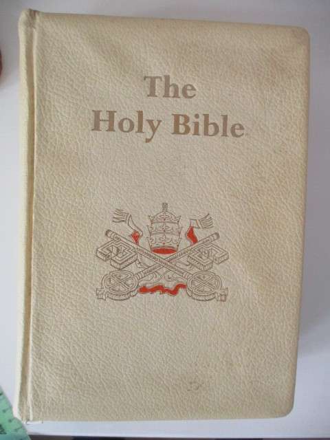 BEAUTIFUL VINTAGE ROMAN CATHOLIC BIBLE 1958 FIRST PUBLISHED AND MESSAGE BY HIS HOLINESS PIUS XII