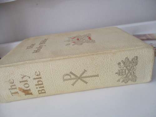 BEAUTIFUL VINTAGE ROMAN CATHOLIC BIBLE 1958 FIRST PUBLISHED AND MESSAGE BY HIS HOLINESS PIUS XII