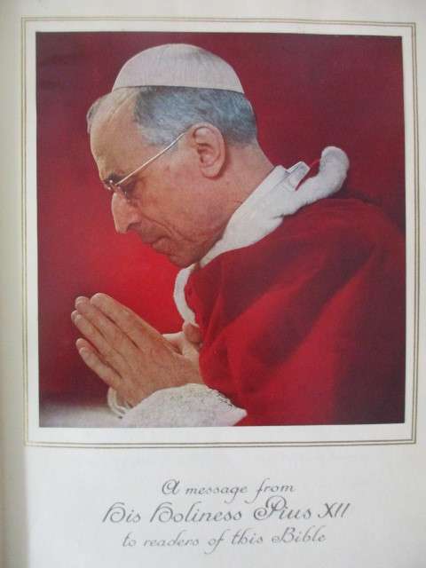 BEAUTIFUL VINTAGE ROMAN CATHOLIC BIBLE 1958 FIRST PUBLISHED AND MESSAGE BY HIS HOLINESS PIUS XII