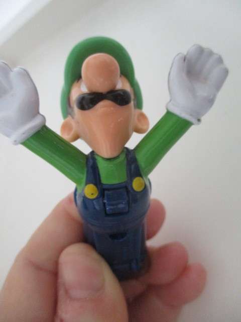 SMALL SUPER MARIO BROTHER  FIGURE