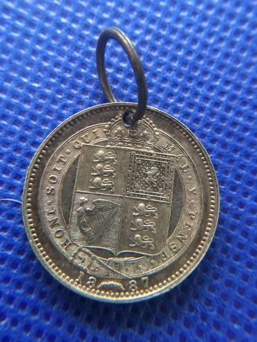 VICTORIA  1887 - 6 PENCE  COIN  LOVELY DETAIL - SILVER