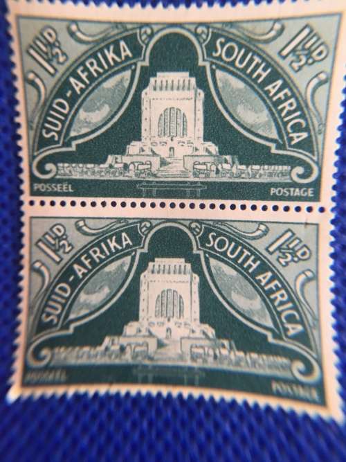 SOUTH AFRICA -  UNUSED PAIR OF STAMPS