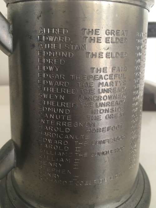 VINTAGE ENGLISH TANKARD OF  ROYALTY KINGS AND QUEENS ENGRAVED FROM ENGLAND  - THE KINGS TANKARD