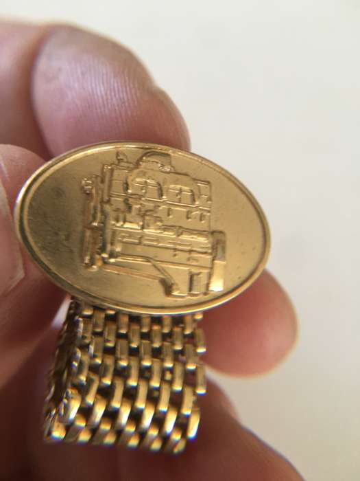 VINTAGE EXECUTIVE   CUFF LINKS  MAY BE PLATED NOTE ONE CLASP IS  UNNATACHED