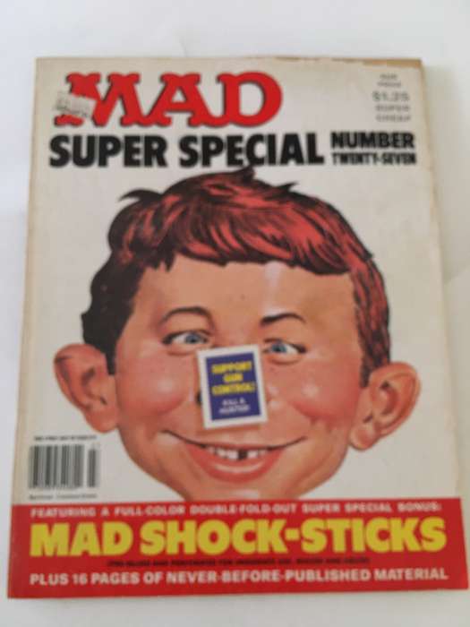 LOVELY VINTAGE MAD MAGAZINE NO. 27 - 1978 INCLUDING HUMOUROUS STICKERS A THICK ISSUE