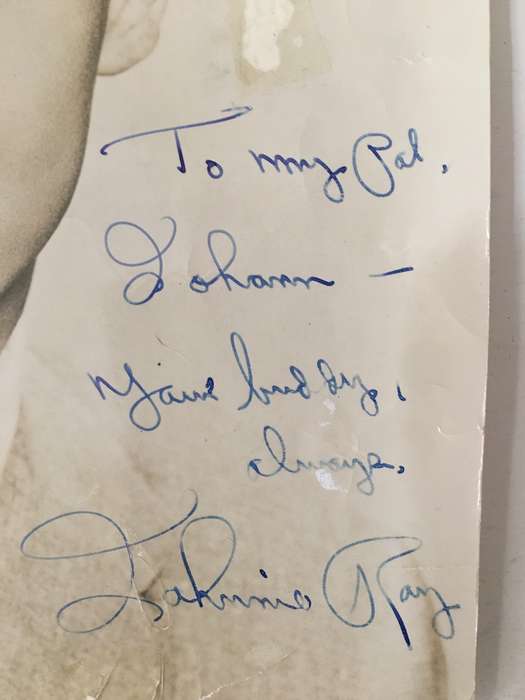 AUTOGRAPHED / SIGNED AND INSCRIBED - SINGER SONG WRITER  - JOHNNY RAY  22 CM X 19 CM - 1950`S