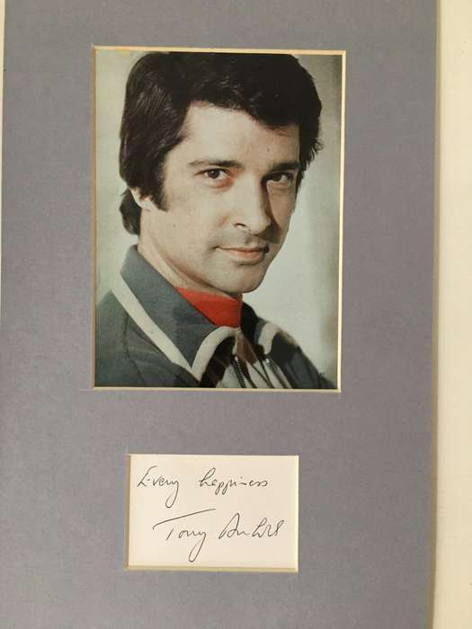 RARE VINTAGE - AUTOGRAPHED / SIGNED -   TONY ANHOLT  SPACE 1999 - 1975-1977
