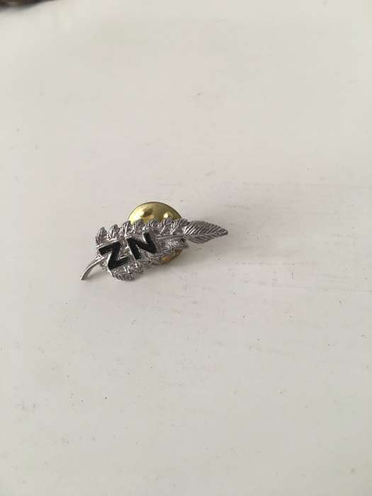 LOVELY VINTAGE NEW ZEALAND / ALL BLACKS BADGE