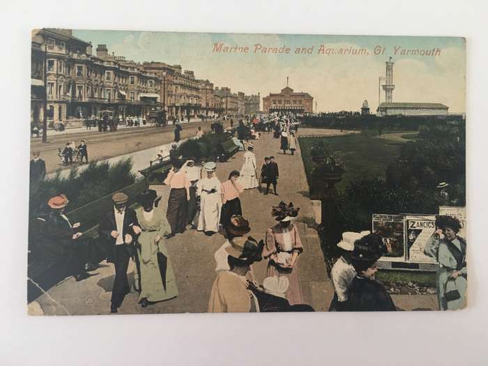 VINTAGE TO ANTIQUE POSTCARD -MARINE PARADE YARMOUTH - WITH OLD STAMP