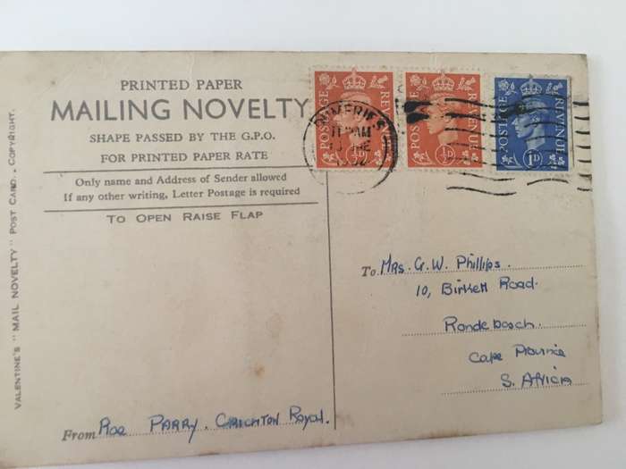 VINTAGE TO ANTIQUE POSTCARD WITH PULL OUT PICTURES AND 3 OLD STAMPS
