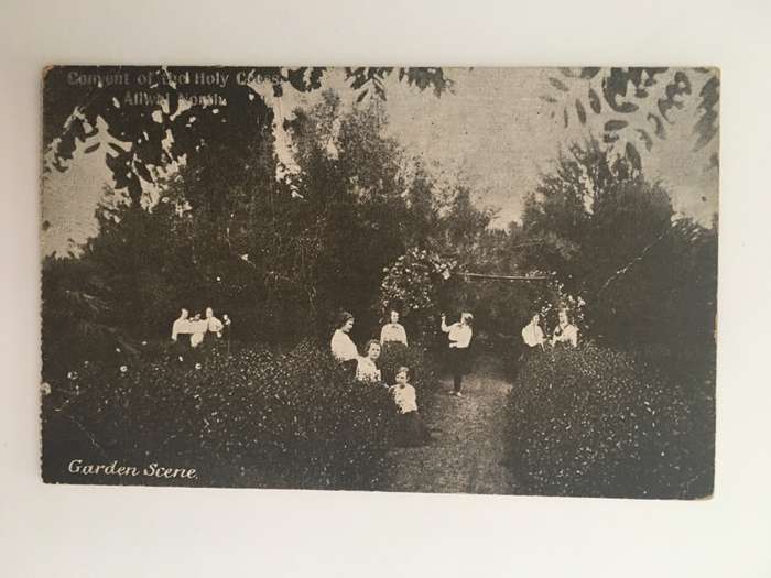 VINTAGE TO ANTIQUE POSTCARD - GARDEN SCENE -