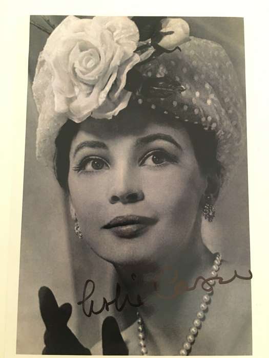 AUTOGRAPHED / SIGNED - LESLIE CARON  VINTAGE ACTOR