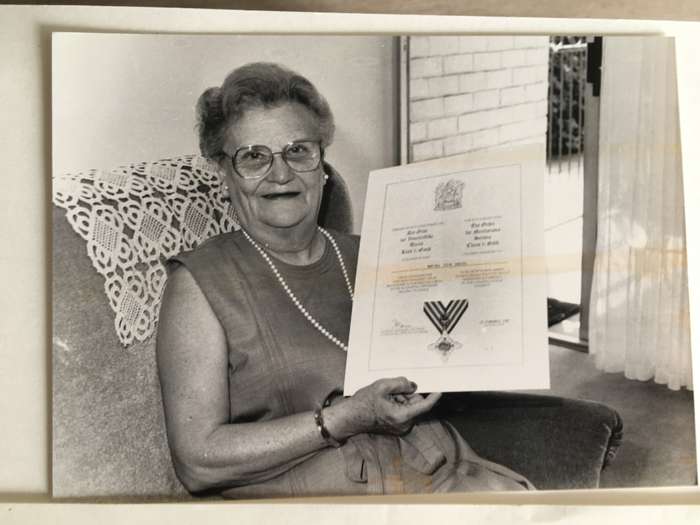LOVELY VINTAGE SIGNATURE OF FORMER WIFE OF PRESIDENT VORSTER  AND PRESS PHOTOGRAPH