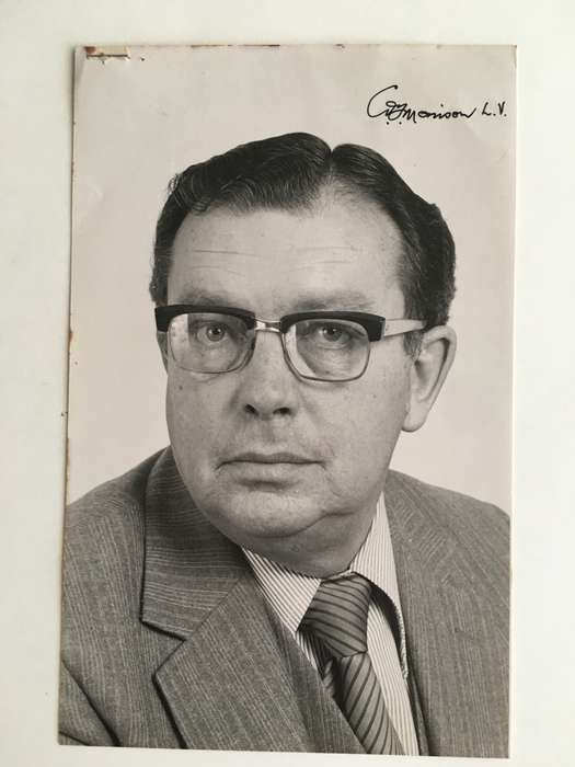 LOVELY AUTOGRAPHED PHOTO OF  FORMER MINISTER OF COOPERATION
