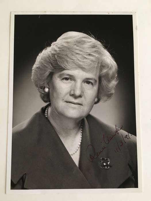 LOVELY AUTOGRAPHED PHOTO OF FORMER MINISTER OF HEALTH RINA VENTER