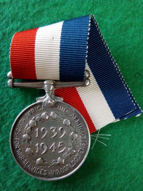 SOUTH AFRICAN SILVER VOLUNTARY SERVICES MEDAL 1939 / 45 .. Full size
