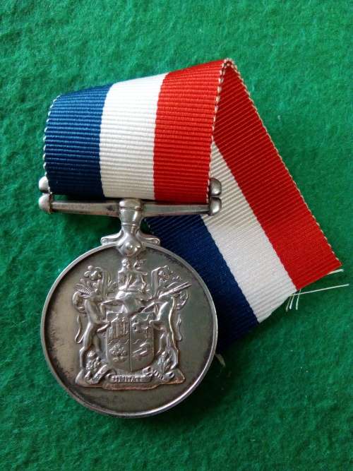 SOUTH AFRICAN SILVER VOLUNTARY SERVICES MEDAL 1939 / 45 .. Full size