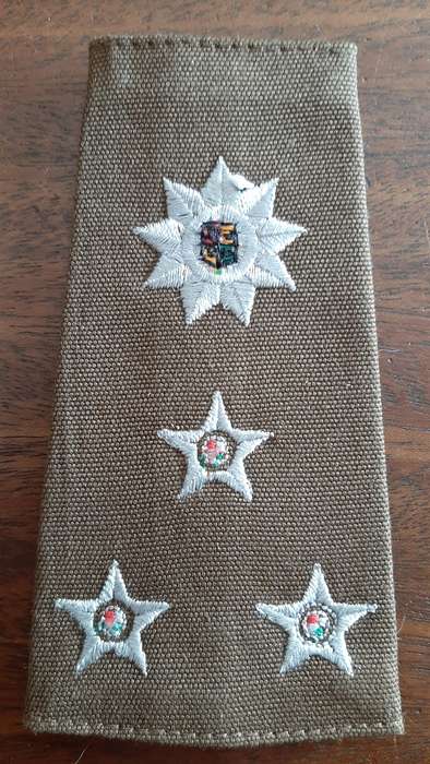 SADF (SINGLE) NUTRIA BRIGADIER SLIP ON RANK - 9 point star type.