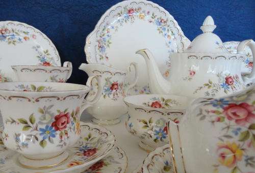 Royal Albert Jubilee Rose 23 Piece Tea Set With 6 Stainless Steel And Porcelain Tea Spoons