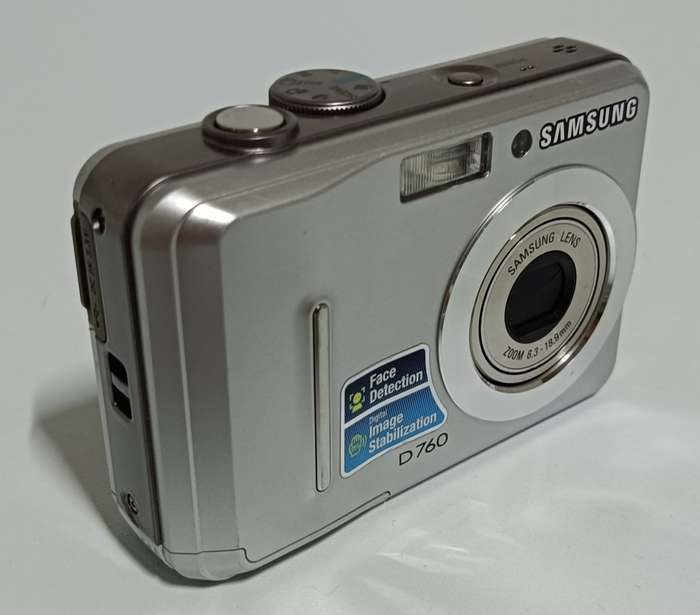 Samsung D760 | 7.2 megapixel | 6cm LCD | 3x optical zoom | 480p30 video mode | In original box